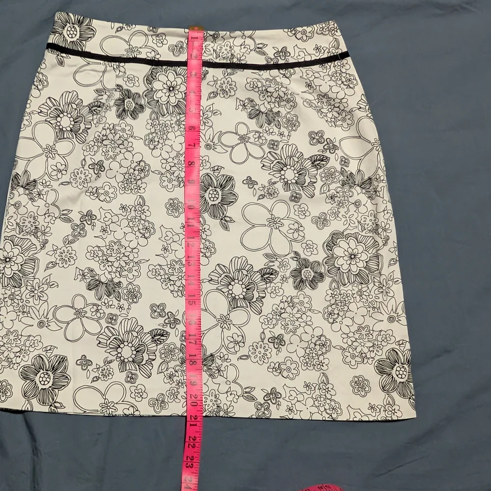 Cleo Black and White Floral Pencil Skirt, Size 12 Petites - Picture 3 of 5